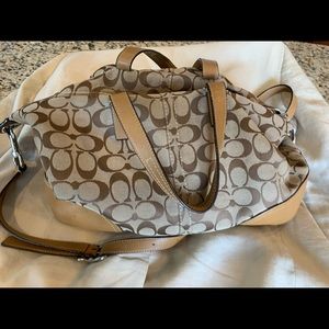 Authentic Coach Tote /Shoulder Bag in GUC.